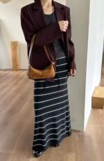 Nodo underarm bag model side view carrying coffee brown